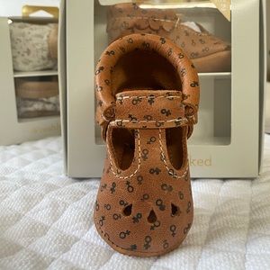 Freshly Picked leather moccasins for Infant Size 2